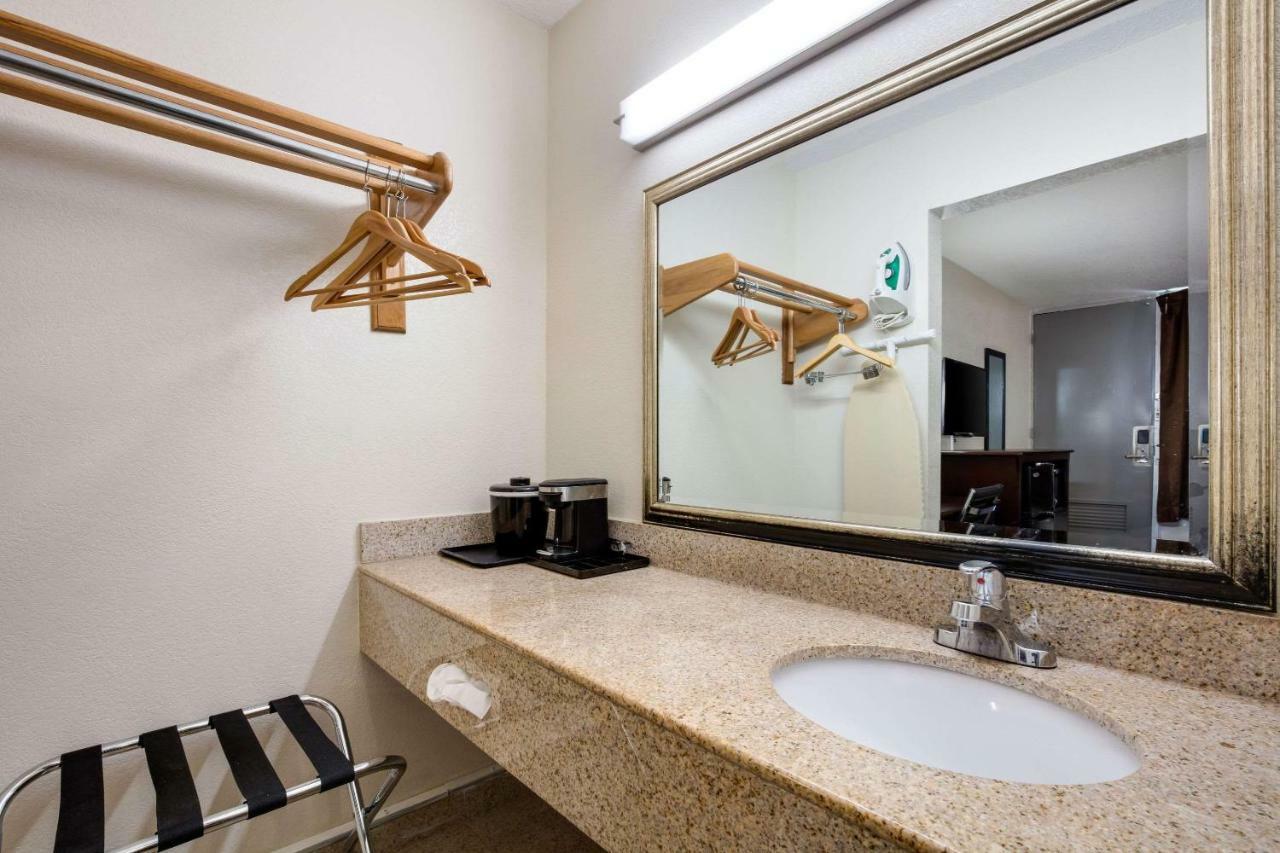 Quality Inn Старквилл Экстерьер фото